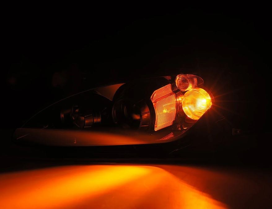 Alpharex USA Headlight Assembly, Luxx-Series, Projector Beam with White/ Amber Daytime Running Light and Amber Sequential Signal – 880270