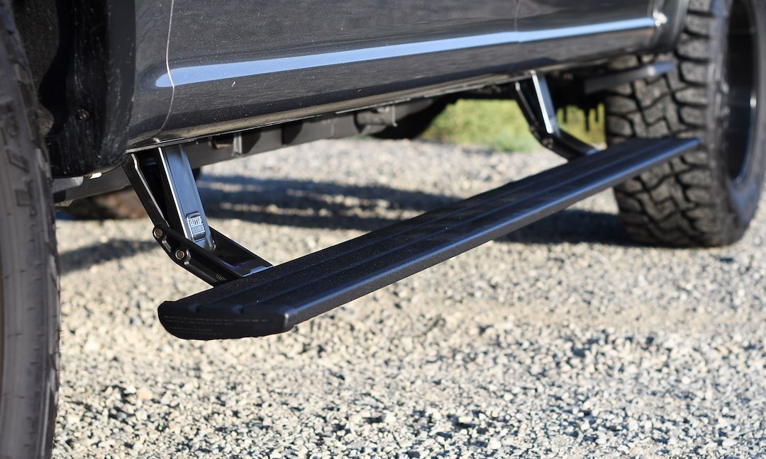 Amp Research Running Board, Powerstep Smart Series, Textured, Black, Die Cast Aluminum, With LED Light System, Rocker Panel Mount – 86135-01A