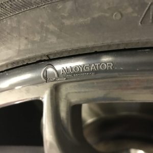 Alloygator Wheel Protector, Exclusive Profile, For Use with 12 to 24 Inch Diameter Wheels, Black, Adhesive and Clip Attachment – K4BLCKEXC