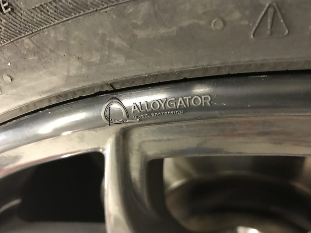 Alloygator Wheel Protector, Inter Profile, For Use with 12 to 19 Inch Diameter Wheels, Black, Adhesive and Clip Attachment – K4BLCKINT