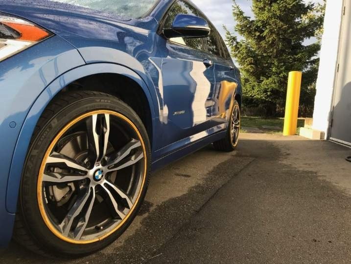 Alloygator Wheel Protector, Exclusive Profile, For Use with 12 to 24 Inch Diameter Wheels, Gold, Adhesive and Clip Attachment – K4GLDEXC