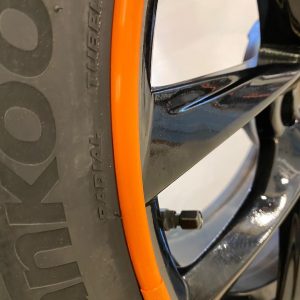Alloygator Wheel Protector, Exclusive Profile, For Use with 12 to 24 Inch Diameter Wheels, Orange, Adhesive and Clip Attachment – K4ORNGEXC