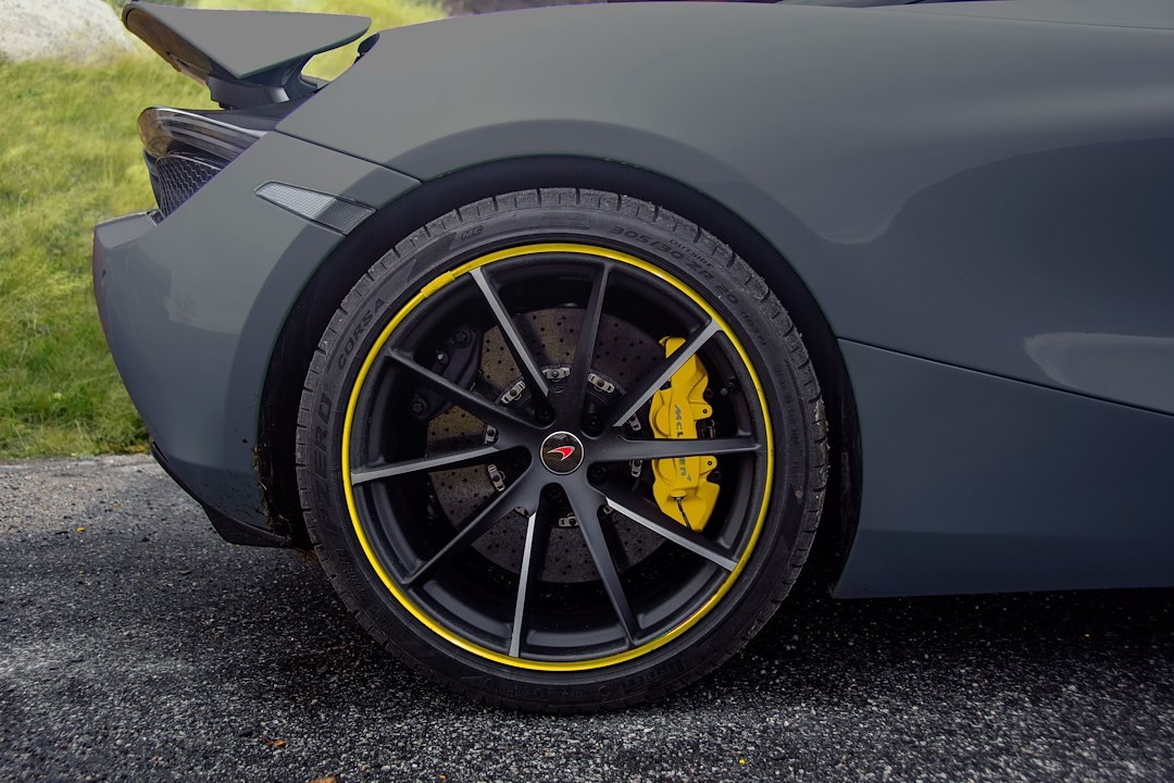 Alloygator Wheel Protector, Exclusive Profile, For Use with 12 to 24 Inch Diameter Wheels, Yellow, Adhesive and Clip Attachment – K4YLLWEXC