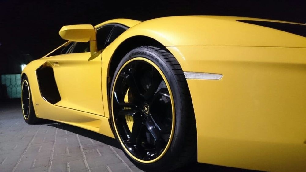 Alloygator Wheel Protector, Exclusive Profile, For Use with 12 to 24 Inch Diameter Wheels, Yellow, Adhesive and Clip Attachment – K4YLLWEXC