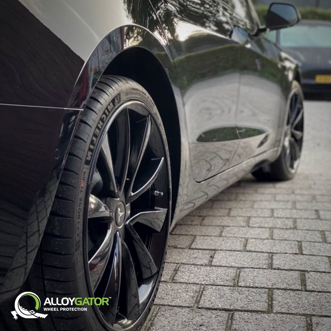 Alloygator Wheel Protector, Exclusive Profile, For Use with 12 to 24 Inch Diameter Wheels, Black, Adhesive and Clip Attachment – KIT4BLCKV3L