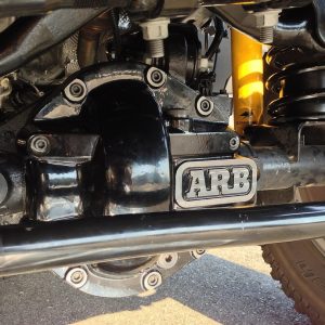 ARB 4×4 Accessories Differential Cover, Dana 30, 10 Bolt, Without Girdle, With Fill Plug/ Dipstick, With Drain Plug, Black, Nodular Iron – 0750002B