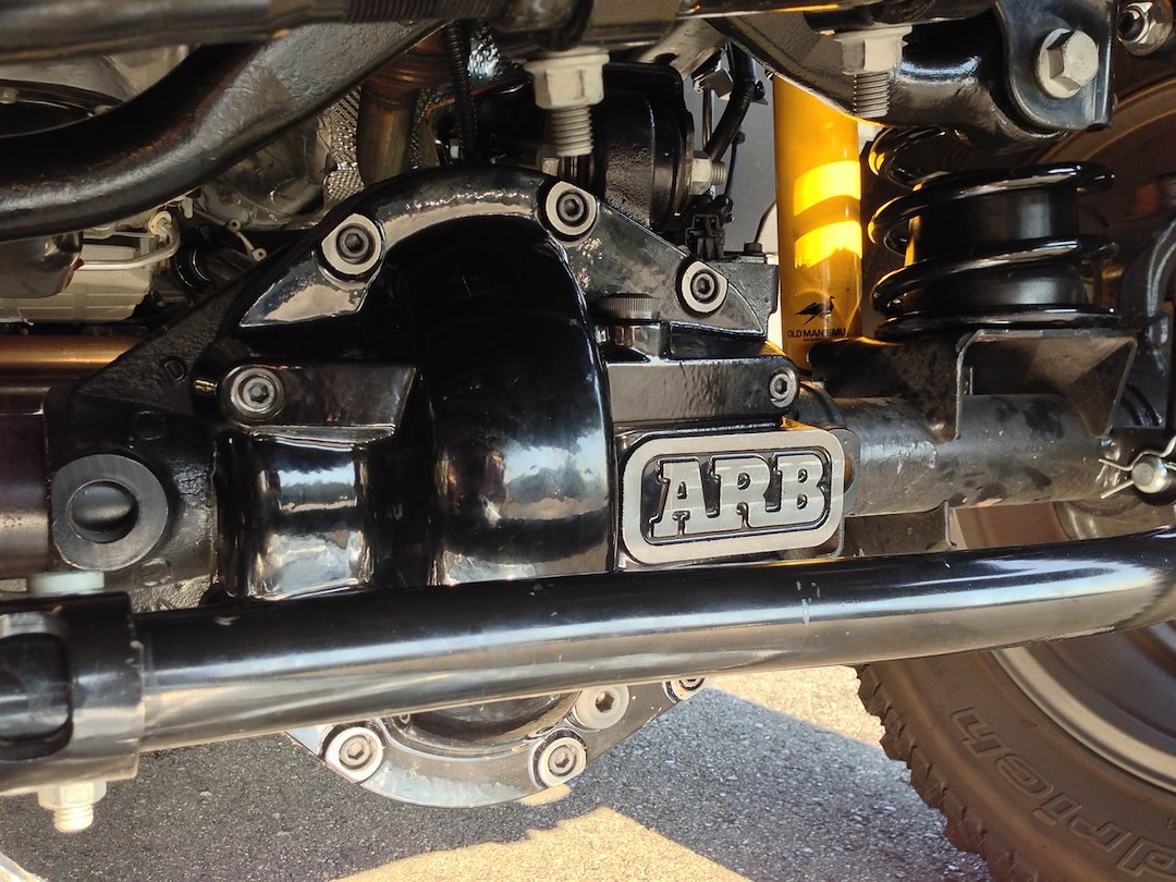 ARB 4×4 Accessories Differential Cover, Dana 44, Without Girdle, With Fill Plug/ Dipstick, With Drain Plug, Black, Nodular Iron – 0750003B