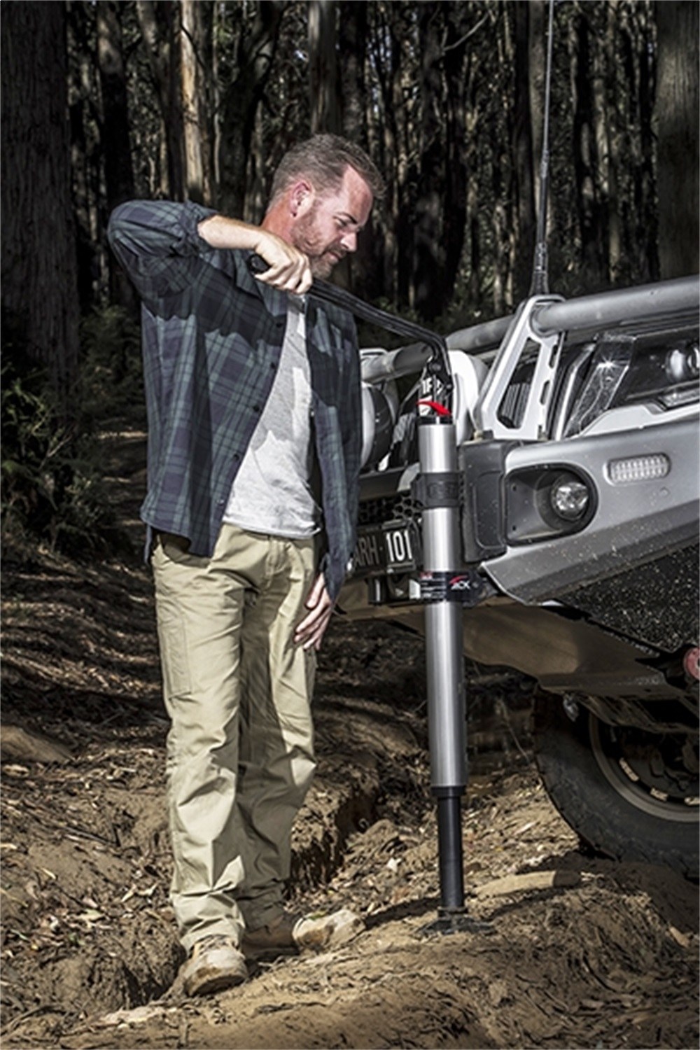 ARB 4×4 Accessories Jack, Bumper Jack, Hydraulic, 4,409 Pound Capacity, 6 to 48 Inch Lift Height, Painted, Silver/ Black, Aluminum – 1060001