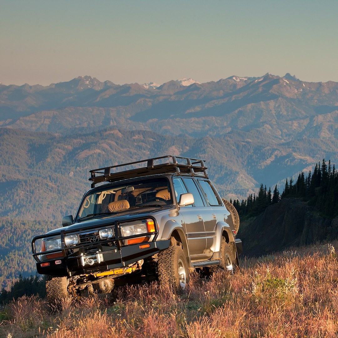 ARB 4×4 Accessories Bumper, Deluxe Bar, One Piece Design, Mounting Hardware Included, With Grille/ Headlight Guard – 3411050