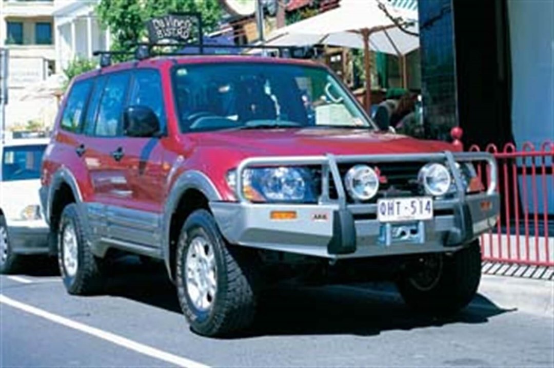 ARB 4×4 Accessories Bumper, Deluxe Bar, One Piece Design, Mounting Hardware Included, With Grille/ Headlight Guard – 3434050
