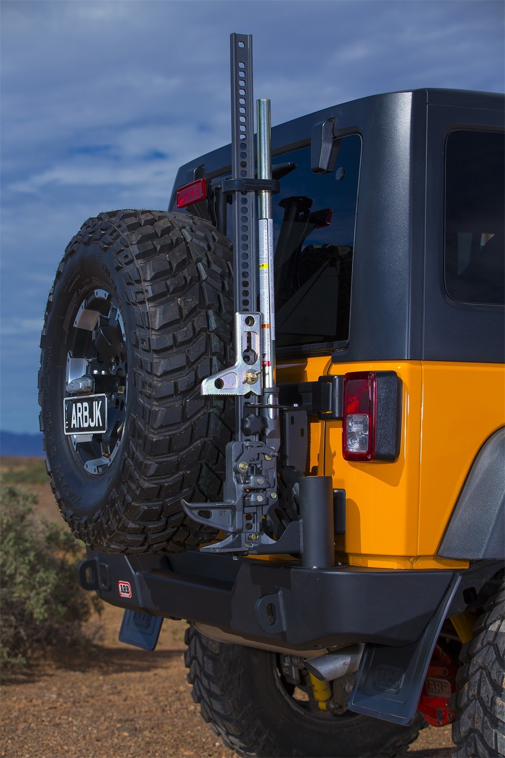 ARB 4×4 Accessories Spare Tire Carrier, Mounts to Tailgate with Tailgate Support Plate, Tire Size Up to 37 Inch, Textured Black, Steel – 5750320