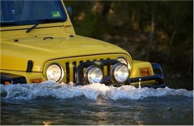 ARB 4×4 Accessories Driving/ Fog Light, Halogen Bulb, H9 Bulb, 8 Inch Round, 100 Watt, Driving/ Spot Beam, Clear Lens, Black/ Silver Housing – 901XSD