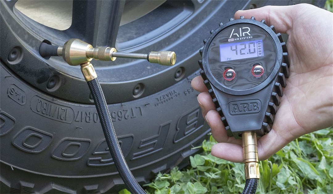 ARB 4×4 Accessories Tire Deflator, Adjustment Range of 0PSI to 200PSI, Brass, Single – ARB510