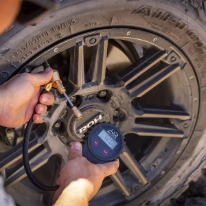 ARB 4×4 Accessories Tire Deflator, Sliding Valve for Adjustable Deflating Rate/ Single PSI Gauge – ARB510L