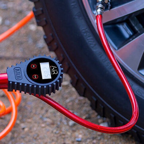ARB 4×4 Accessories Air Compressor Tire Inflation Gun, With 23-1/2 Inch PVC Coated Braided Hose/ Digital IN-Line Gauge/ Air Chuck – ARB601