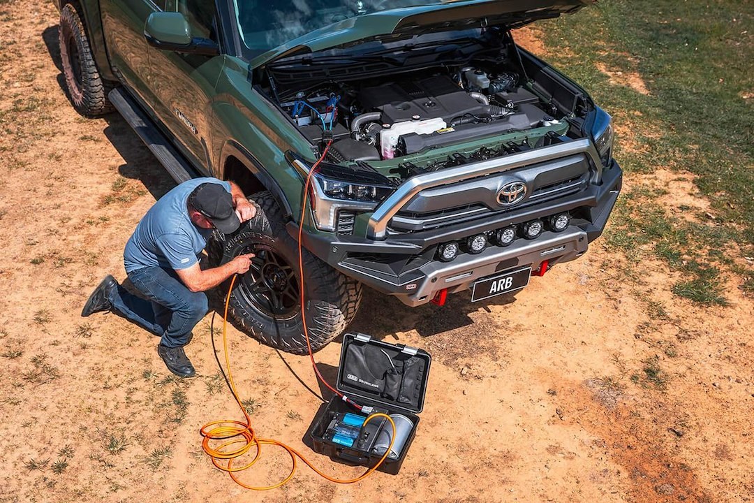 ARB 4×4 Accessories Air Compressor, Portable, 150 PSI Max Pressure, 9.18 Cfm @ 0 PSI and 6.20 Cfm @ 29 PSI, Battery Clamps – CKBLTP12