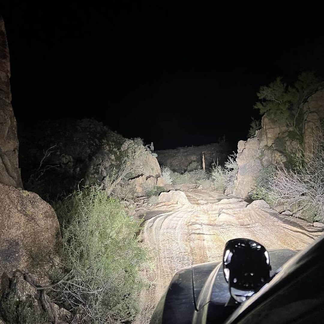 ARB 4×4 Accessories Driving/ Fog Light, Nacho, LED Bulb, 6 LED, 4 Inch Housing, 60 Watts, Hybrid-Spot Beam, 14400 Raw Lumens – PM411