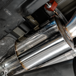 AWE Tuning Exhaust System Kit, 0FG Cat-Back System, T304L Stainless Steel, Without Muffler, Single Exhaust with Dual Exits, Rear Exit – 3015-33005