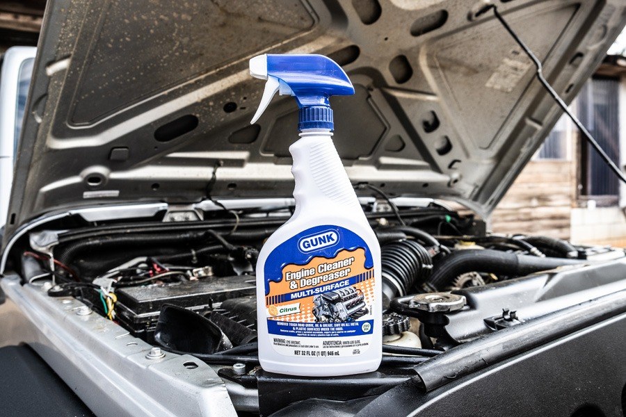 Blaster Engine Degreaser, Gunk®, Use to Remove Oil/ Grease/ Road Grime, 32 Ounce Spray Bottle, Single – EBT32