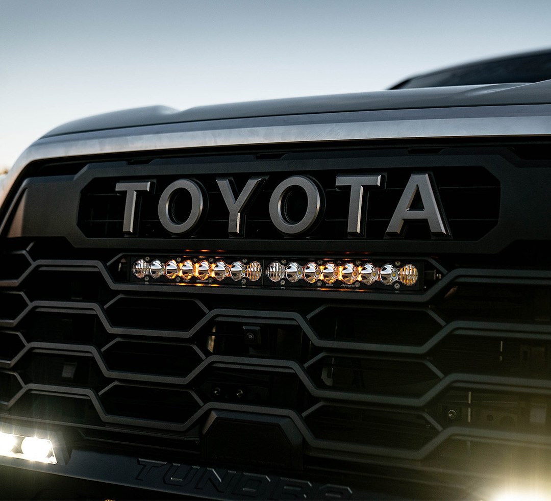 Baja Design Light Bar, S8, LED, 20 Inch Length, Driving/ Combo Beam, 12700 Lumens, Clear Lens, Black Housing, Grille Mount – 448078