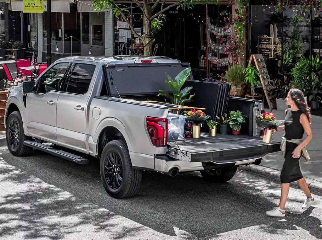 BAK Industries Tonneau Cover, Bakflip MX4, Hard Folding, Low Profile, 2 Folds/ 3 Panels – 448506