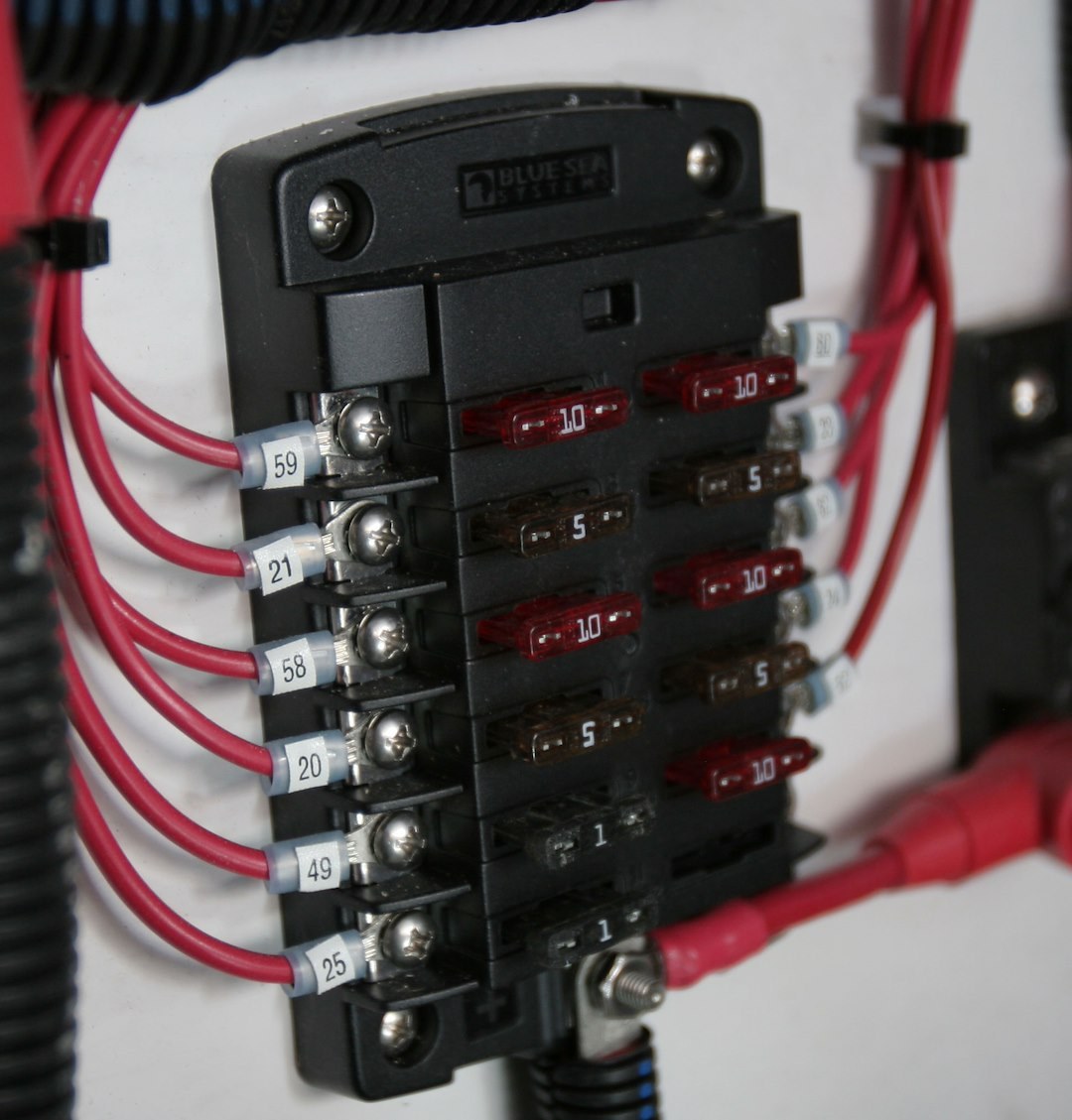 Blue Sea Systems Fuse Block, 32 Volts DC, 100 Amps Per Block/ 30 Amps Per Circuit, Uses Ato/ Atc Blade Style Fuse, With 12 Circuits – 5034-BSS