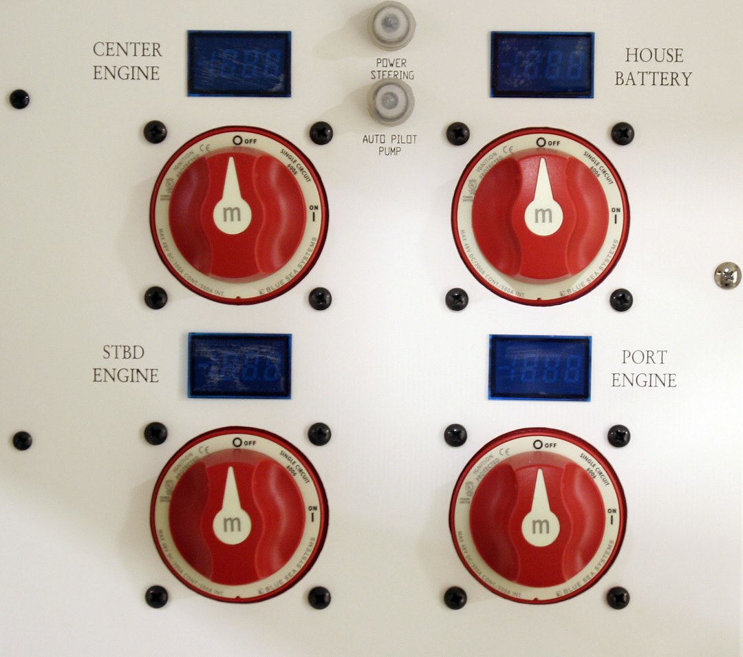 Blue Sea Systems Battery Disconnect Switch, 48 Volts DC, Single Circuit On-Off, 300 Amps, Red – 6006-BSS