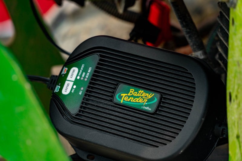 Battery Tend Battery Charger, For 12 Volt and 24 Volt Batteries – 022-0258-DL-WH