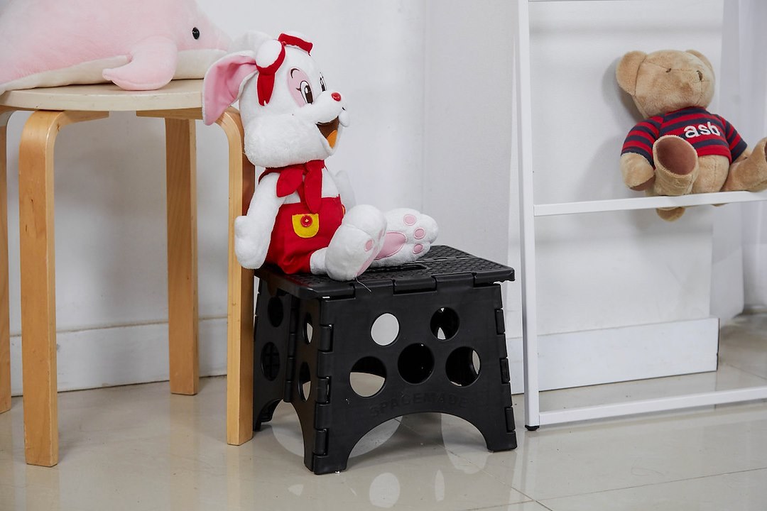 Big Ant Step Stool, Single Step with Non Slip Folding Stool with Handle, 12-1/2 Inch Length X 10-1/4 Inch Width X 9 Inch Height – SS-9