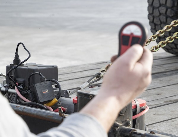 Buyers Products Winch Remote Control System, Allows User to Stay Mobile While Operating Buyers Products 5579500 or 5571200 Electric Winches – 5571000