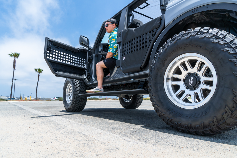 Body Armor Running Board, E-Power, Powder Coated, Black, Aluminum, With LED Light System, Frame Body Mount Bolts, With Wiring Kit – FB-4500