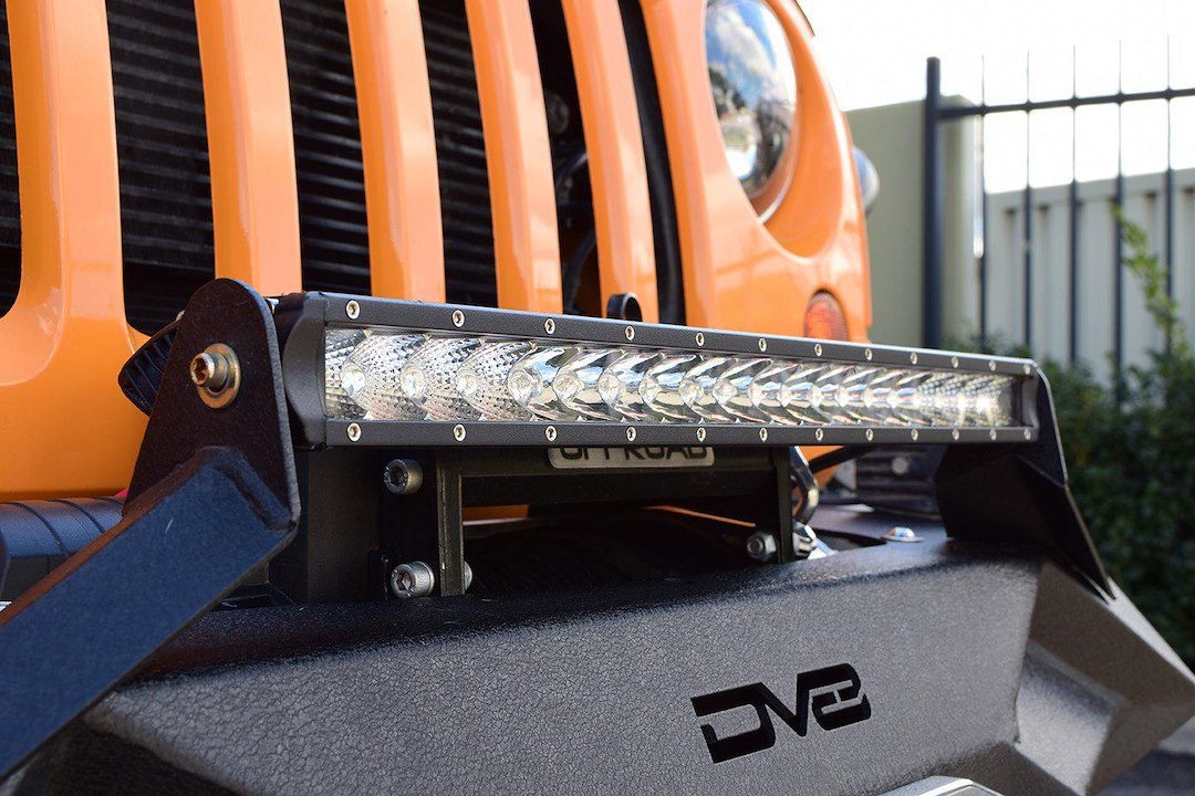 DV8 Offroad Light Bar, SL8 Series, LED, 20 Inch Length, 5 Watt Cree Bulb, 100 Watt, Flood/ Spot Beam, 7700 Lumens, Clear Lens – BS20E100W5W