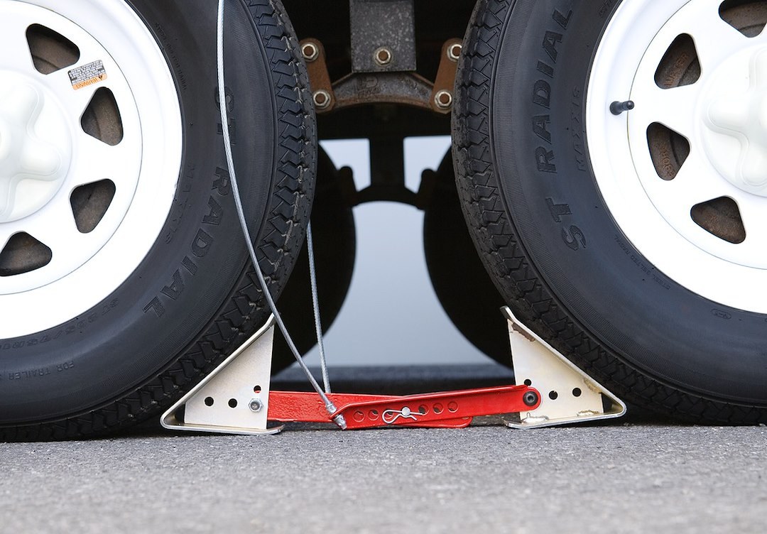 Equalizer Wheel Chock, Red, Adjustable 16 Inches to 24 Inches, Steel, Single – 84-00-4000