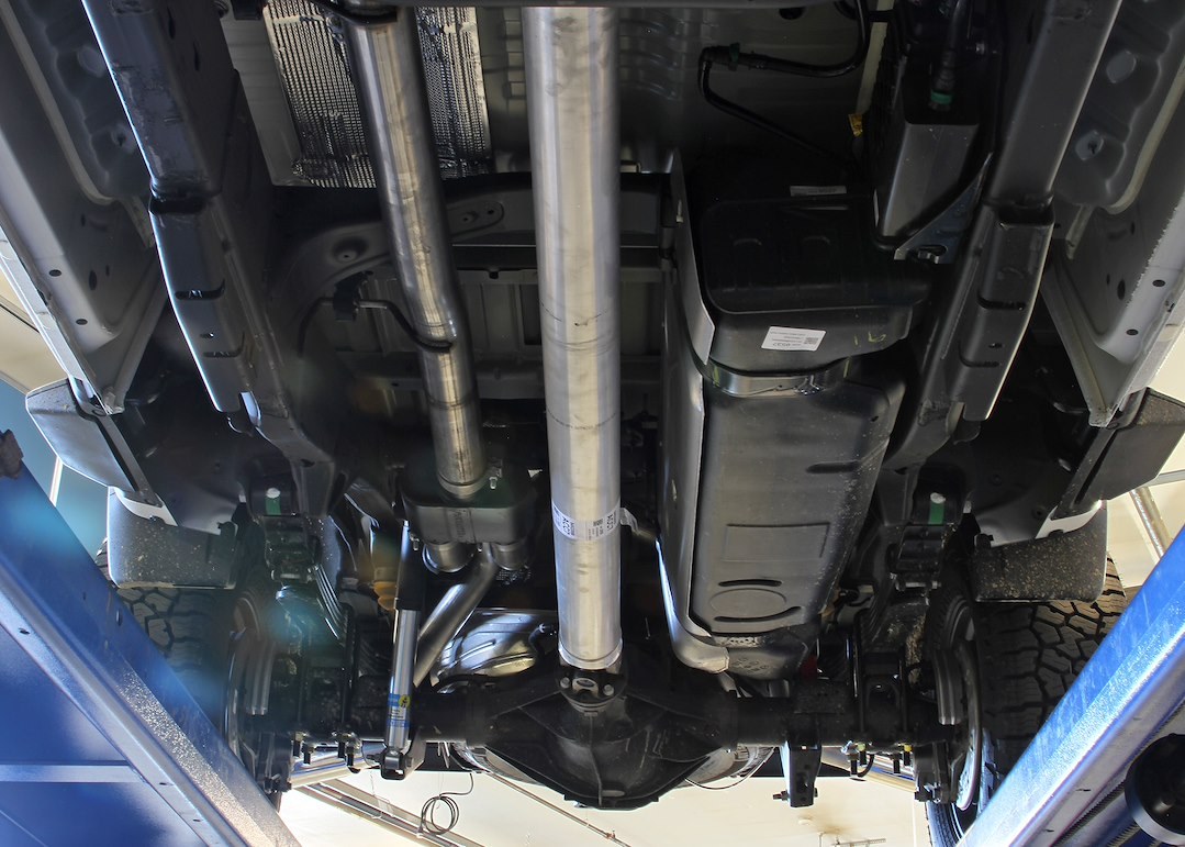 Flowmaster Exhaust System Kit, Outlaw ® Cat-Back System, Stainless Steel, With Muffler, 3 Inch Pipe Diameter, Single Exhaust with Dual Exit – 818112