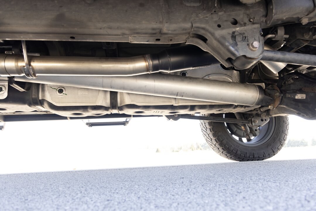 Flowmaster Exhaust System Kit, Outlaw ® Cat-Back System, 409 Stainless Steel, With Mufflers, 3 Inch Pipe Diameter – 818138