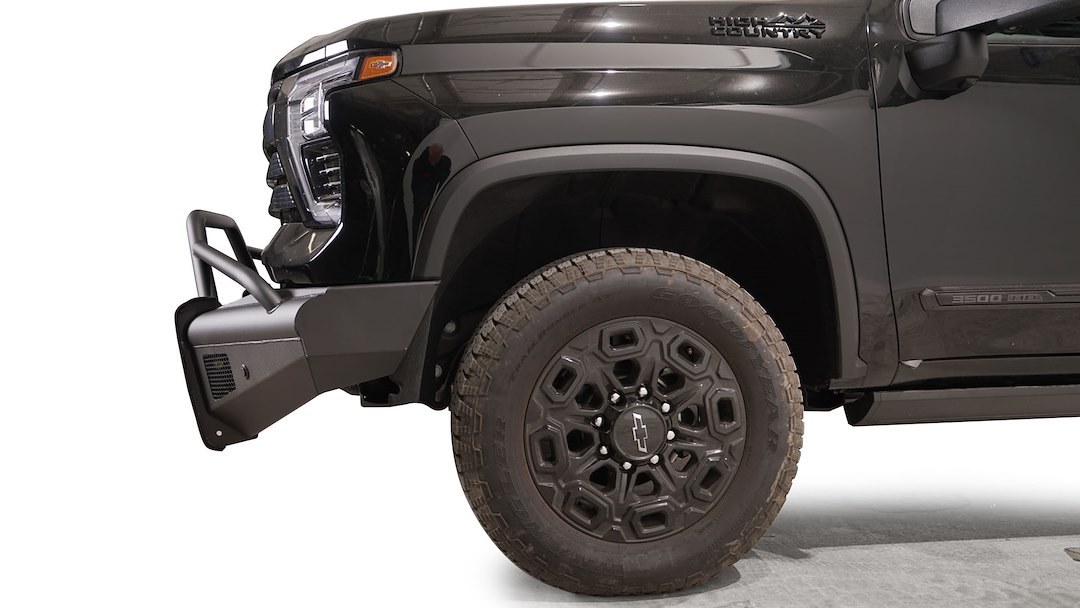 Fab Fours Bumper, Black Steel Elite, One Piece Design, Mounting Hardware Included, With Pre-Runner Guard, Without Winch Mount – CH24-Q6162-1