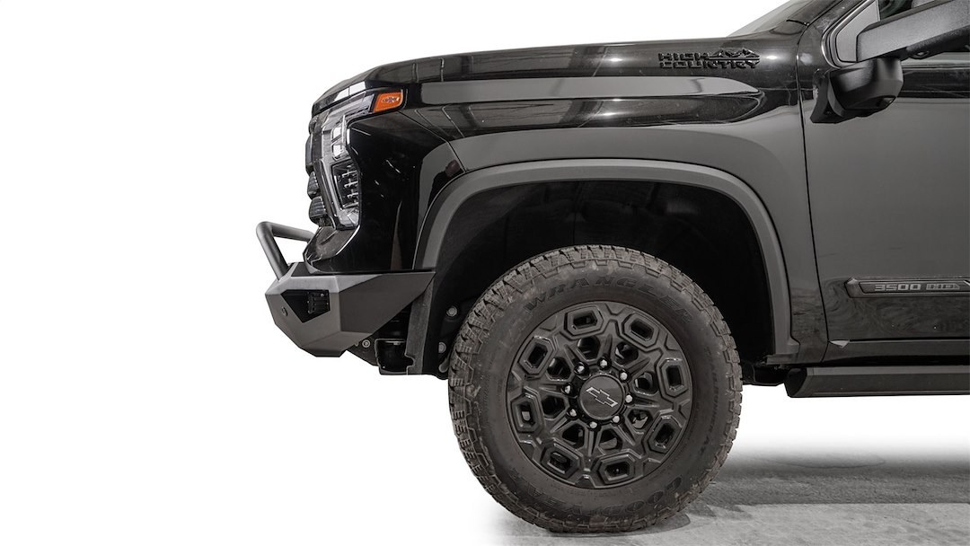 Fab Fours Bumper, Vengeance, One Piece Design, Mounting Hardware Included, With Pre-Runner Guard, Without Winch Mount – CH24-V6152-1