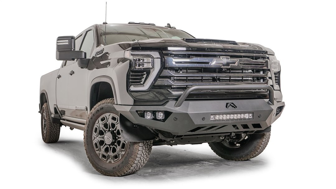 Fab Fours Bumper, Vengeance, One Piece Design, Mounting Hardware Included, With Pre-Runner Guard, Without Winch Mount – CH24-V6152-1