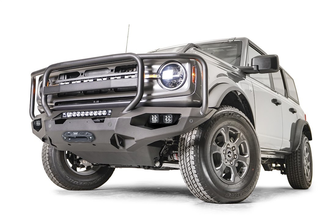 Fab Fours Bumper, Matrix Series, One Piece Design, Mounting Hardware Included, With Grille Guard, With External Winch Mount – FB21-X5250-1