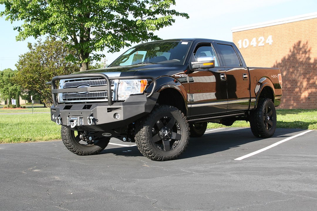 Fab Fours Bumper, Premium, One Piece Design, Mounting Hardware Included, With Grille Guard, With Internal Winch Mount – FF09-H1950-1