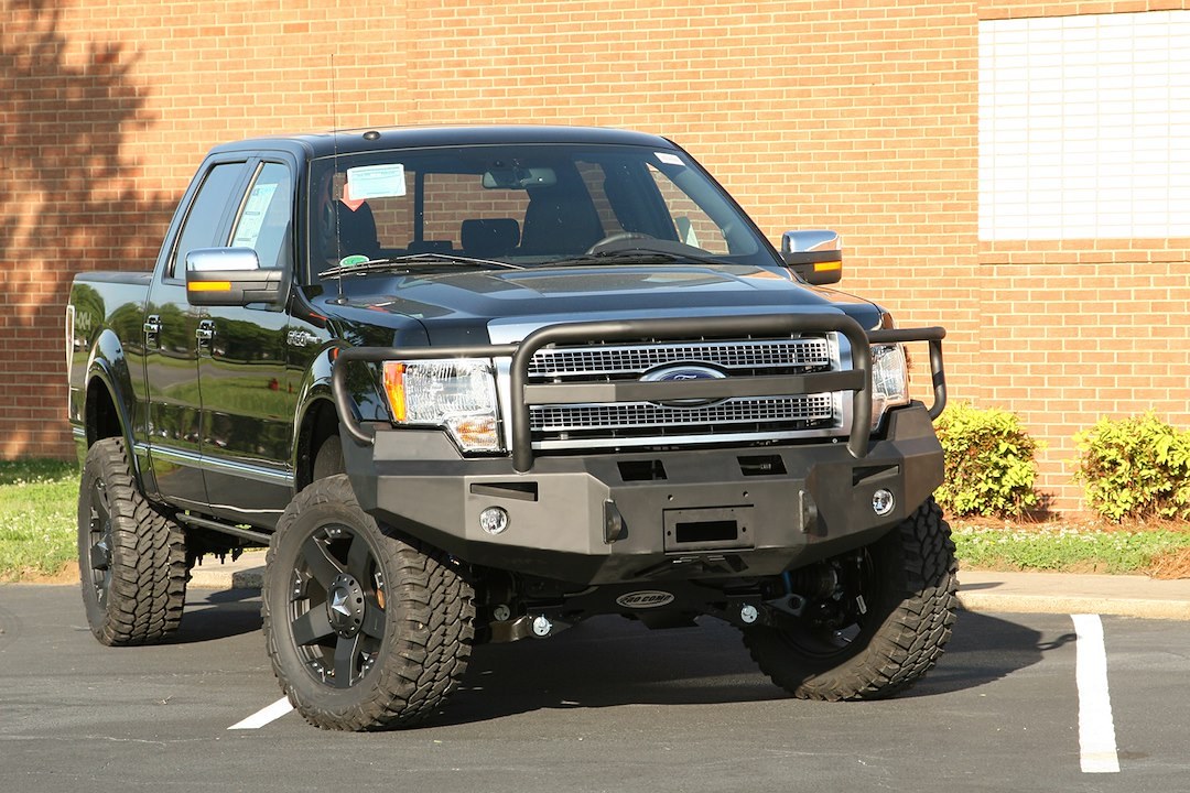 Fab Fours Bumper, Premium, One Piece Design, Mounting Hardware Included, With Grille Guard, With Internal Winch Mount – FF09-H1950-1