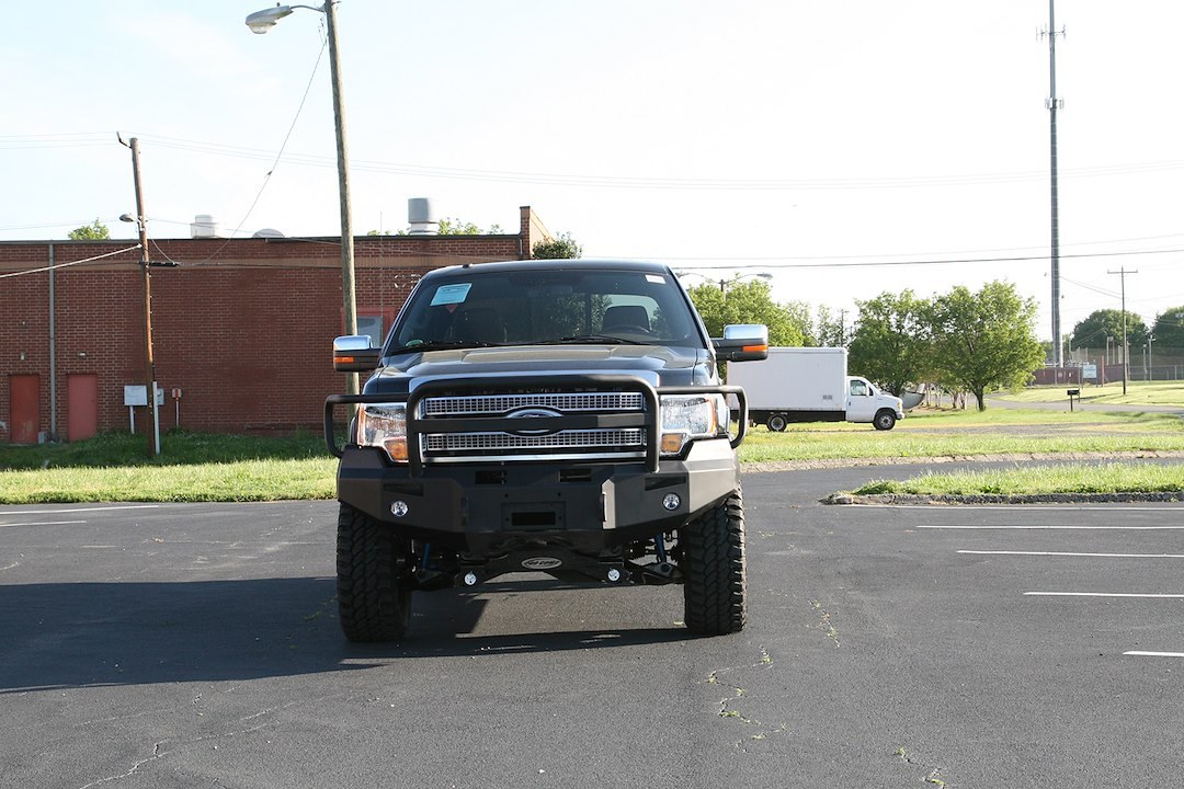 Fab Fours Bumper, Premium, One Piece Design, Mounting Hardware Included, With Grille Guard, With Internal Winch Mount – FF09-H1950-1