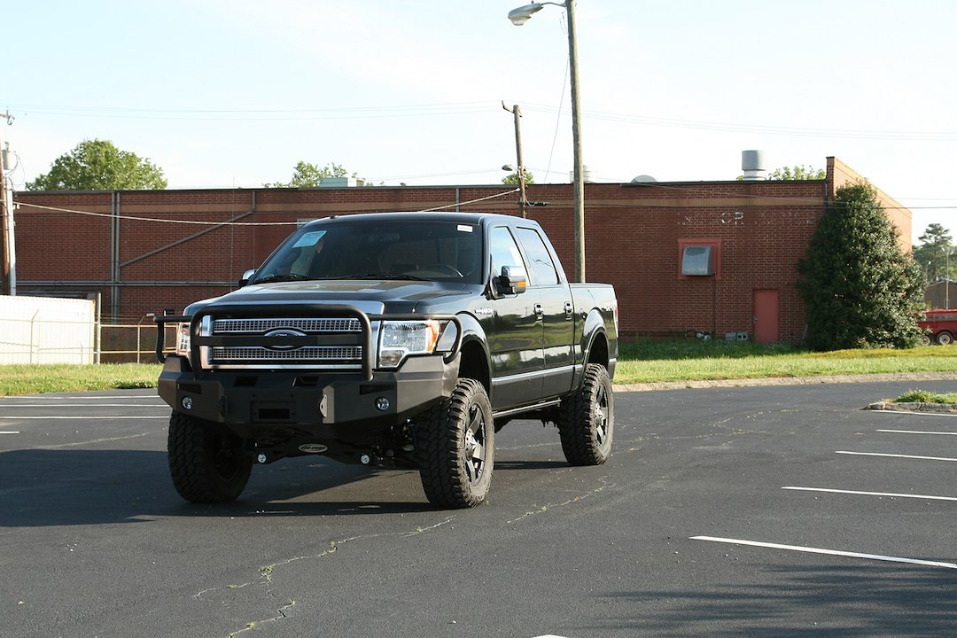 Fab Fours Bumper, Premium, One Piece Design, Mounting Hardware Included, With Grille Guard, With Internal Winch Mount – FF09-H1950-1