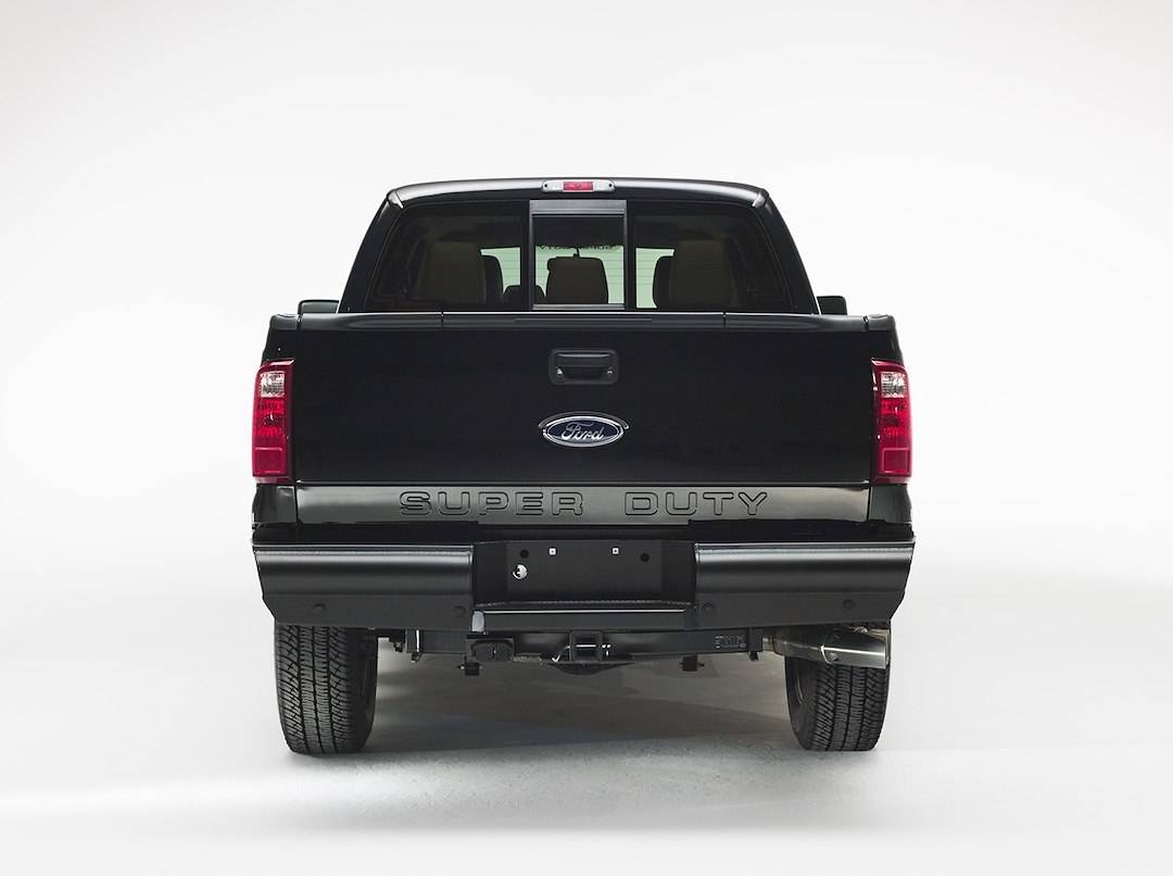 Fab Fours Bumper, Black Steel Elite, One Piece Design, Mounting Hardware Included, Compatible with OEM Receiver Hitch – FS08-U1350-1