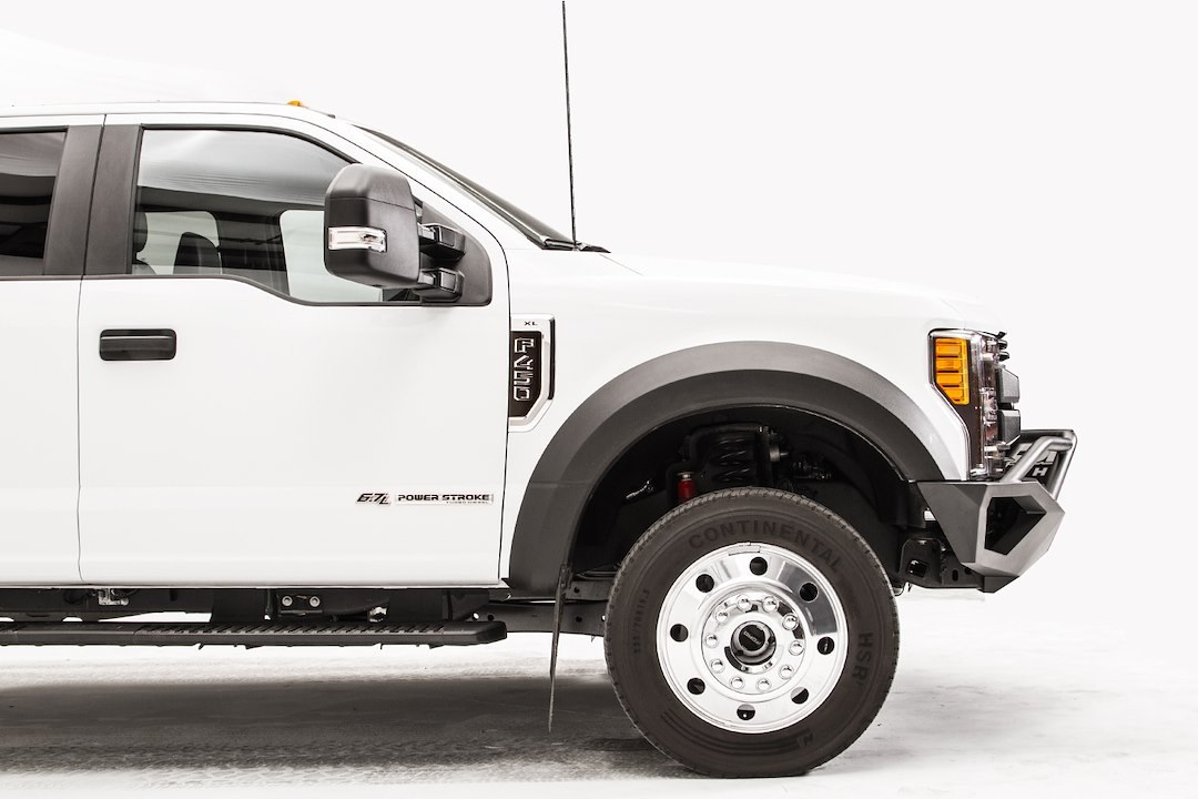 Fab Fours Bumper, Vengeance, One Piece Design, Mounting Hardware Included, With Pre-Runner Guard, Without Winch Mount – FS17-V4252-1
