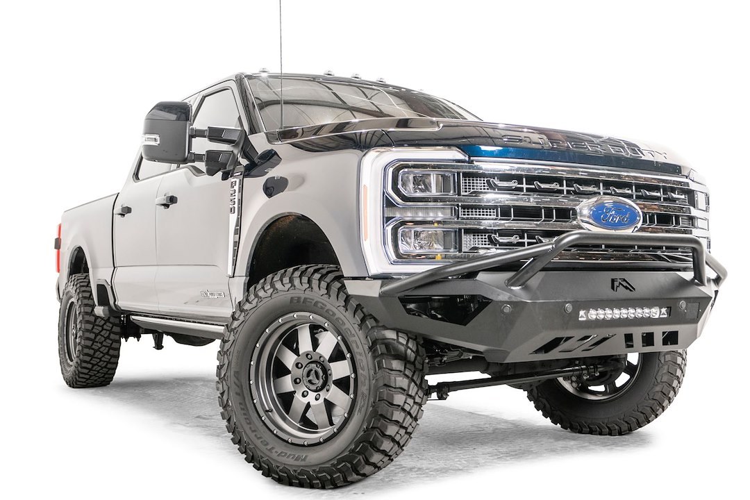 Fab Fours Bumper, Vengeance, One Piece Design, Mounting Hardware Included, With Pre-Runner Guard, Without Winch Mount – FS23-V5952-1