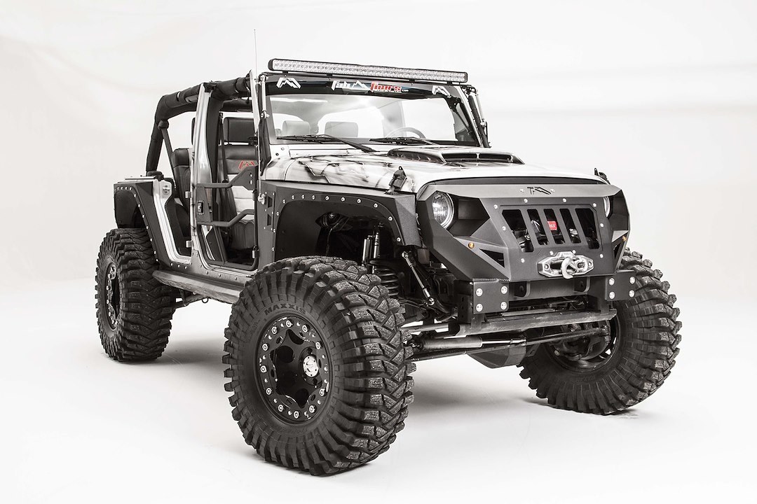 Fab Fours Bumper, Grumper, One Piece Stubby Design, Mounting Hardware Included, With Grille, With Internal Winch Mount, With D-Ring Mounts – GR1000-1