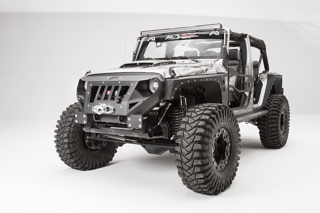 Fab Fours Bumper, Grumper, One Piece Stubby Design, Mounting Hardware Included, With Grille, With Internal Winch Mount, With D-Ring Mounts – GR1000-1