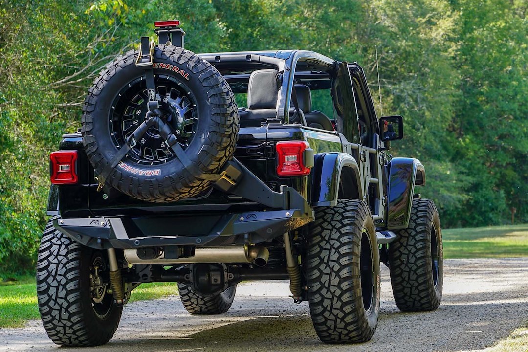 Fab Fours Spare Tire Carrier, Slant Back, Requires Base Bumper, 40 Inch Tire, Powder Coated Matte Black, Steel – JL2070-1