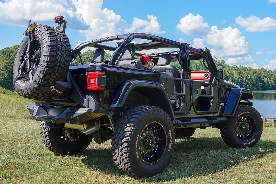 Fab Fours Spare Tire Carrier, Slant Back, Requires Base Bumper, 40 Inch Tire, Powder Coated Matte Black, Steel – JL2070-1